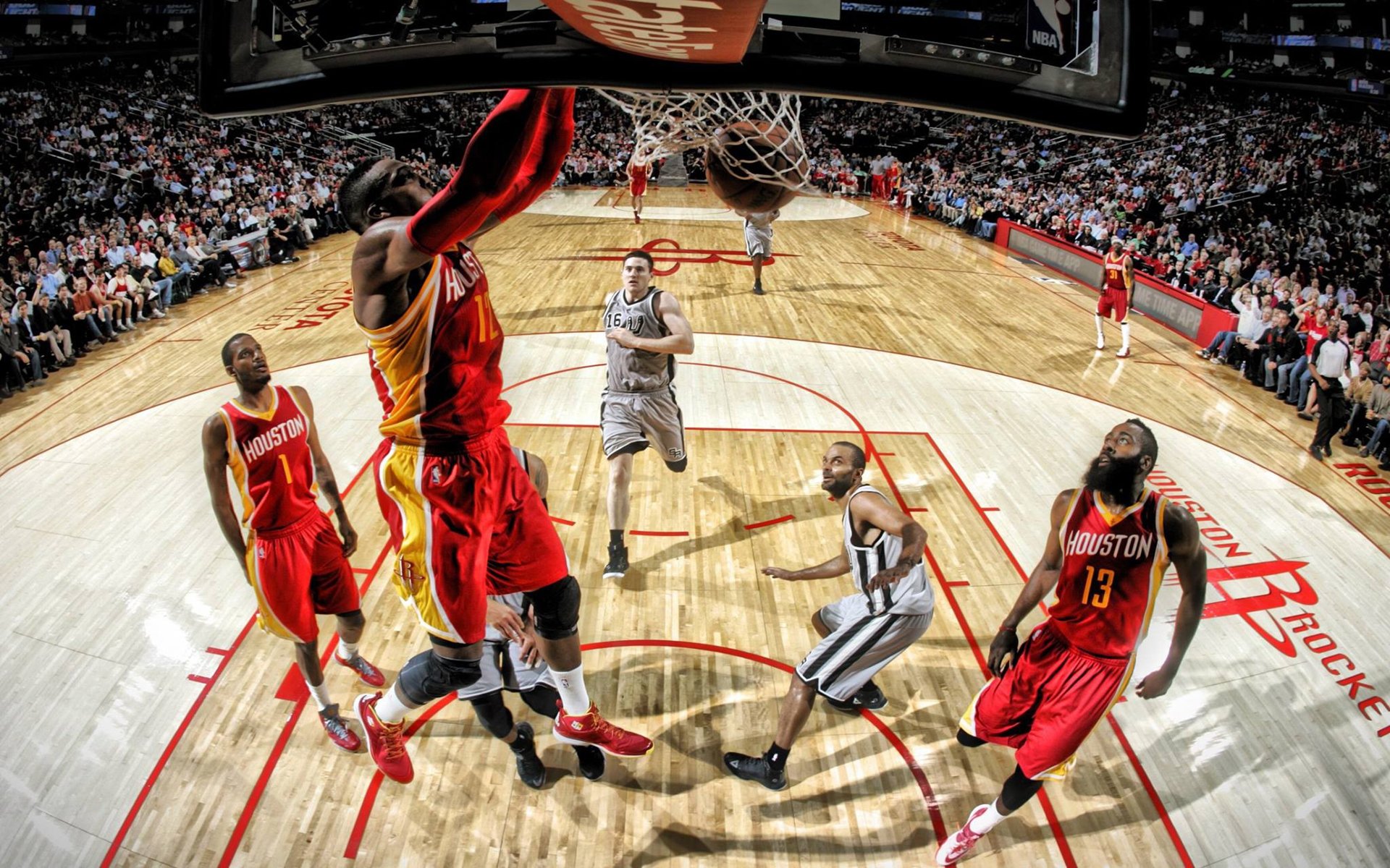 托桑·埃夫布奥姆万在NBA常规赛中砍下22分，布冯和埃托奥