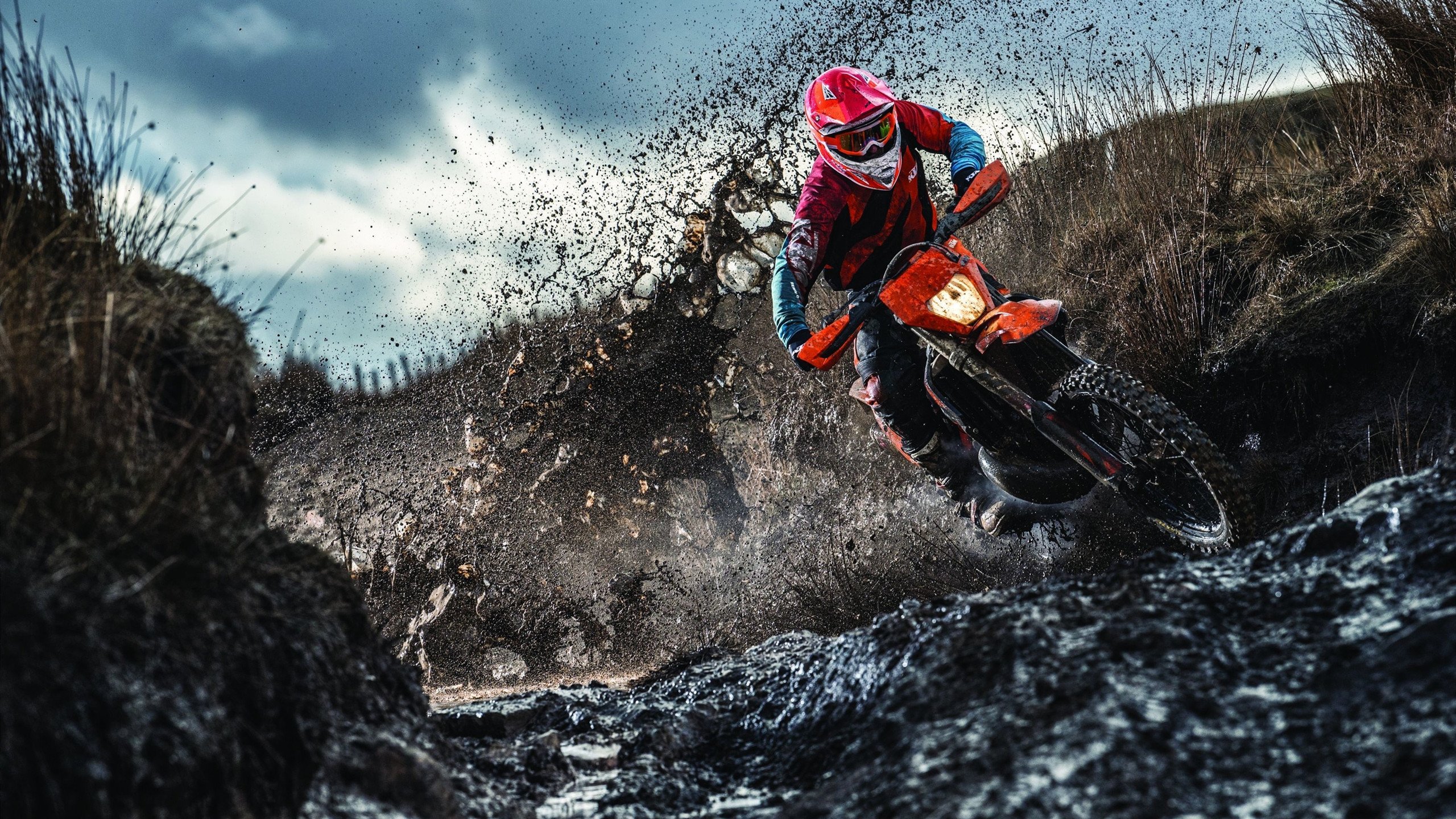 “沙滩排球：高新体育中心赛场的速度与力量比拼”